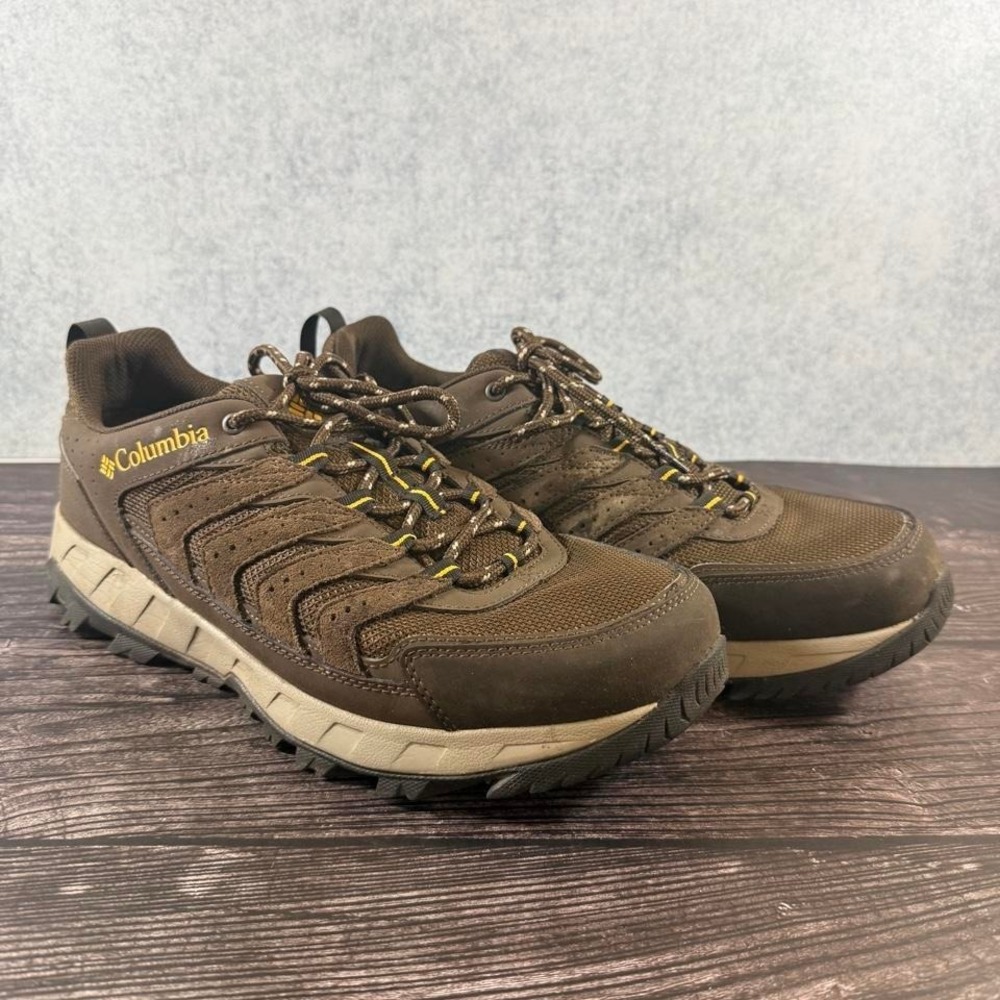 Columbia brown hiking shoes